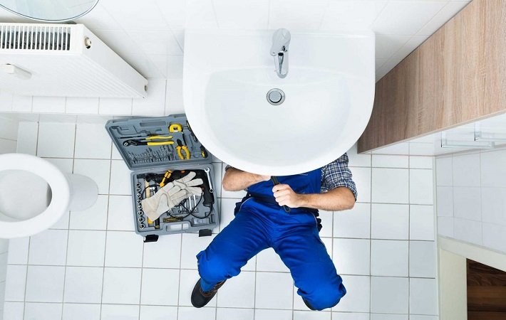 5 Ways to Tell if You Need a New Plumber