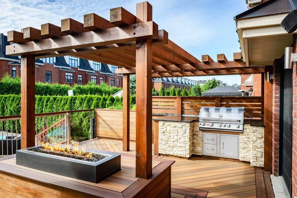 HOW COVERED DECKS BOOST YOUR HOME’S COMFORT AND PRIVACY THIS FALL