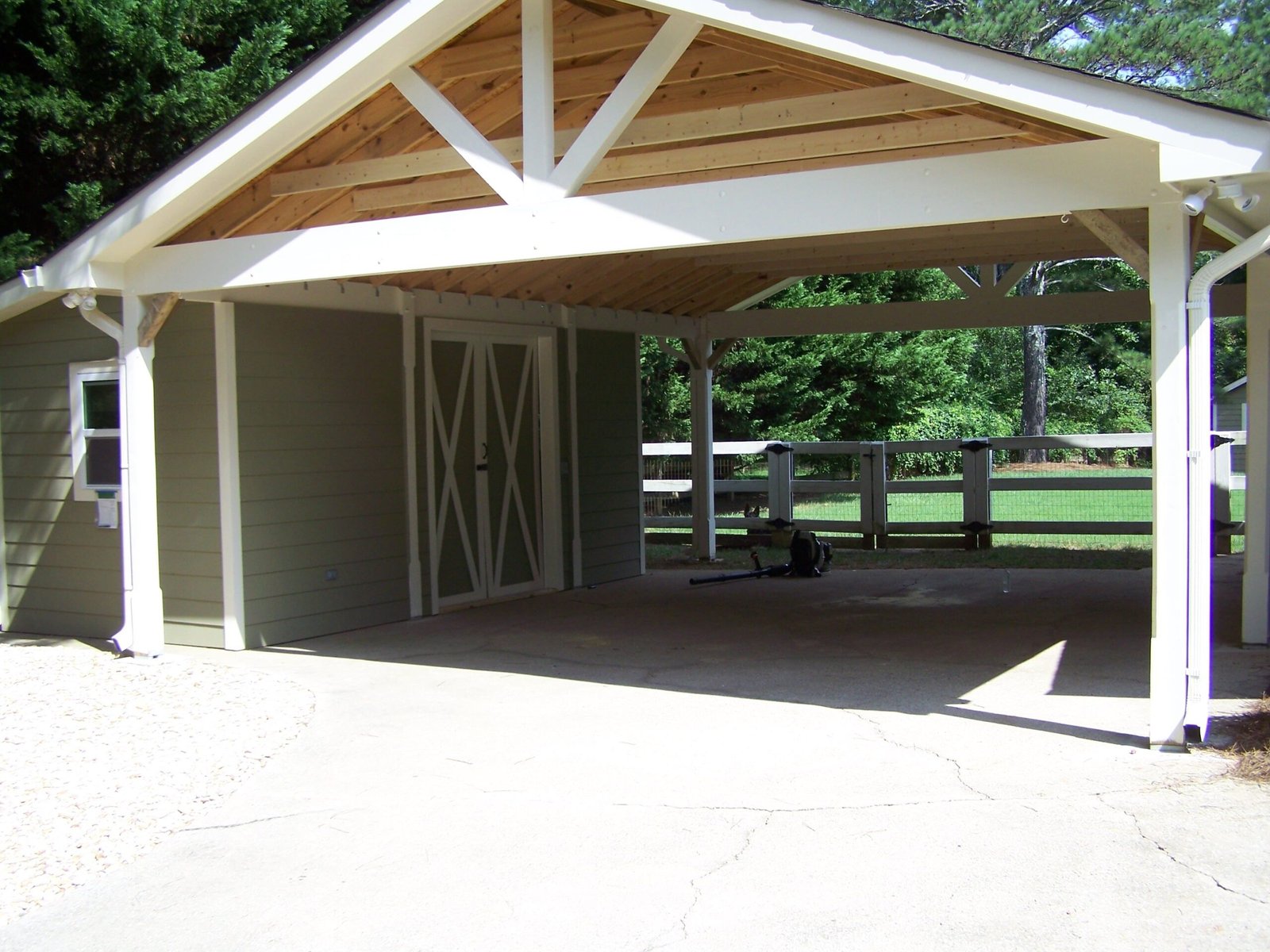 Top Questions to Ask Before Hiring a Carport Builder