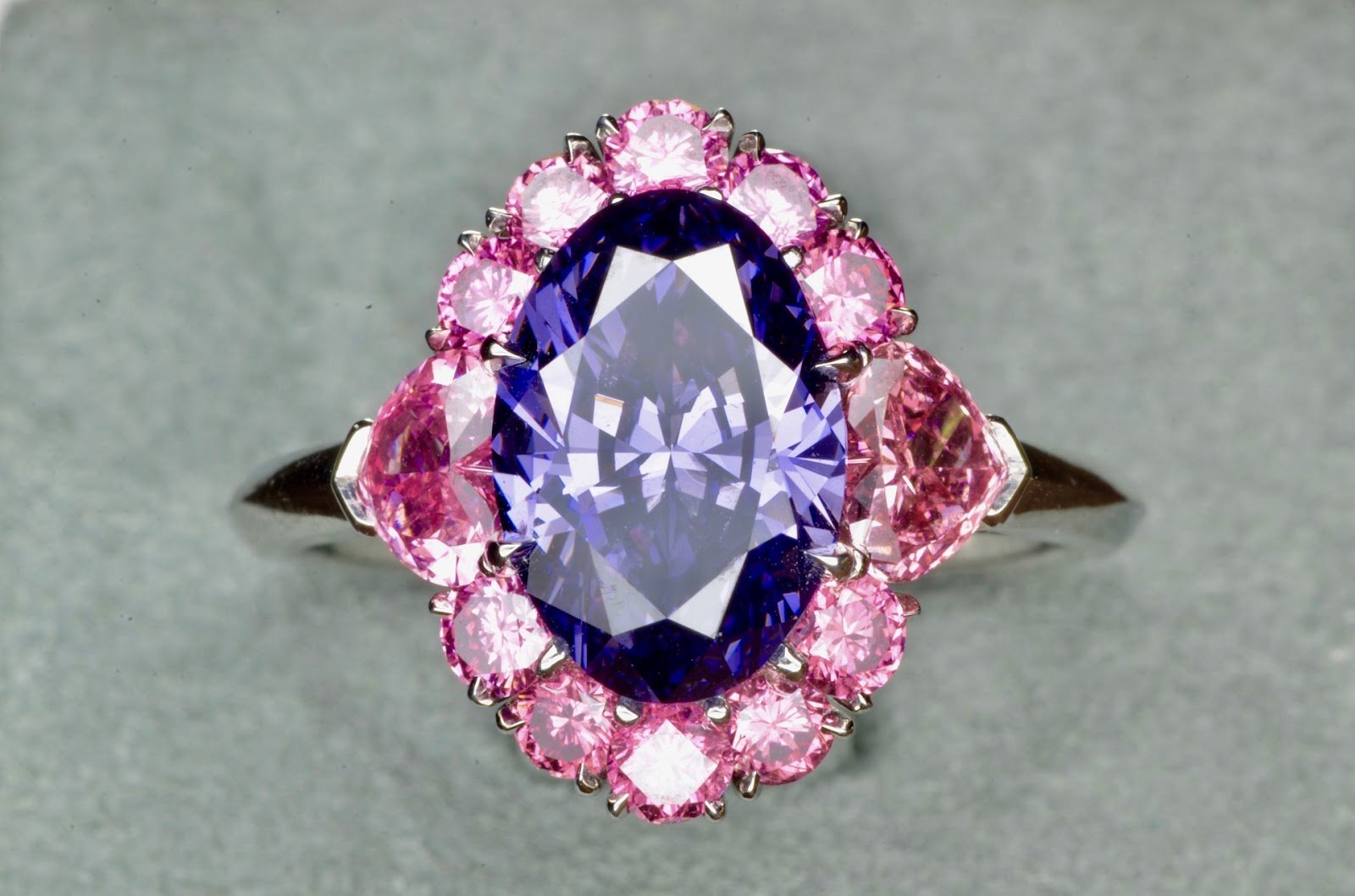 Why Choose a Unique Pink Argyle Diamond for Engagement Ring?