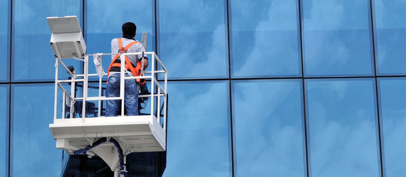 Top Benefits of Outsourcing High Rise Window Cleaning